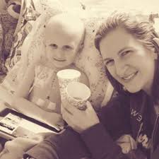 Conforta a su madre antes de morir en sus brazos