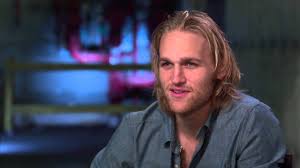 Das schauspieler wyatt russell hat im haus seiner mutter goldie hawn seine verlobte meredith hagner geheiratet. 22 Jump Street Wyatt Russell Zook Behind The Scenes Movie Interview Screenslam Youtube