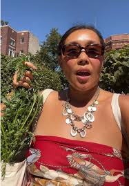 These carrots PMO 🥕 #logansquarefarmersmarket #chicago #comedy #labubu