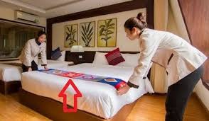 ทำไมโรงแรมแทบทุกแห่งจึงมีผ้าพาดปลายเตียง? หลายคนเห็นทุกครั้งแต่ไม่เคยรู้ หน้าที่ที่แท้จริง