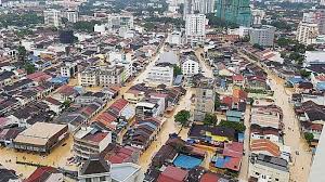 Besok kita alirkan sungai muda itu ke. Banjir Besar Landa Pulau Pinang Malaysia Air Mencapai Atap Rumah Ribuan Orang Mengungsi Serambi Indonesia