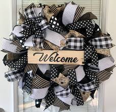 Black And White Wreath Images Welcome Wreath Fall Wreath Fall Welcome Wreath Farmhouse Decor Farmhouse Door Black White Ta In 2020 Farmhouse Wreath Decor Burlap Christmas Wreath Welcome Wreath
