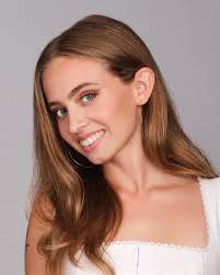 Grace Cottrell's Instagram, Twitter & Facebook