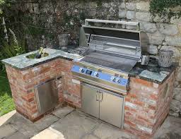 You can also find a variety of unique and convenient touches to your outdoor kitchen like outdoor pizza ovens, spice and juice racks and pull out cutting boards. Outdoor Kitchens Built In Bbqs By Fire Magic