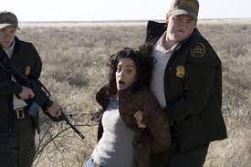 Dans border run (parfois titré the mule), stone incarne une journaliste américaine conservatrice qui s'attaque aux politiciens de gauche trop mous tout comme andy garcia dans a dark truth qui nous avait rappelé le liam neeson de taken, sharon stone semble donc miser sur l'action pour s'attirer. Bild Zu Sharon Stone Border Run Bild Sharon Stone Filmstarts De