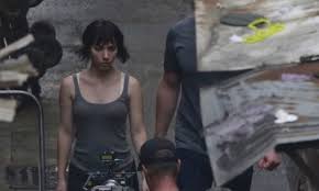 Scarlett johansson is the first of her kind in new teaser. The First Ghost In The Shell Movie Set Photos Of Scarlett Johansson Are Here And They Triggered A Sh Tstorm Of Angry Reactions Geek Universe Geek Fanart Cosplay