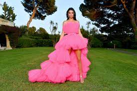 Kendall Jenner S H M X Giambattista Valli Dress Will Be Available To Buy Again Soon Teen Vogue