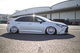 tomo君さんの投稿 現行カローラを足周りのみやりました これから少しずつやっていこうと思います アウトリップと迷ったけどぶっかぶりスタイルも良き トヨタカローラ カローラセダン トヨタ