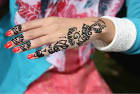 The oil will help to break down the chemical reaction, and the salt will help to exfoliate; The Dangers Of Black Henna Tattoos