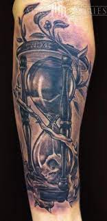Hourglass Tattoo By Mike Devries Tattoos Hourglass Tattoo Tattoos Body Art Tattoos