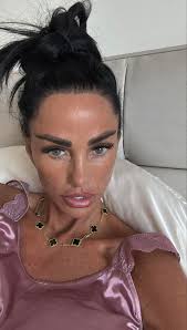 🌞😊🌅 Good morning world 🌅😊🌞 Happy Sunday everyone, what's everyone's  plans? #katieprice #thisisme #happysunday #thankyouforyoursupport