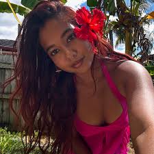 You know where to find the uncropped version 💙🤍 #desi #iamgia #petitegirl