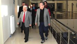 İyi̇ bi̇r i̇dareci̇ deği̇l özcan, ösym başkanı ali demir için 'çok iyi ve çalışkan bir bilim adamı. Eski Yok Baskani Prof Dr Yusuf Ziya Ozcan Dan Etu Ye Ziyaret Son Dakika
