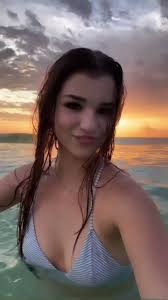 @HotCelebsPages video Tweet