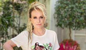 Ana maria braga usou o instagram para comemorar o aniversário do neto, bento! Ana Maria Braga Aparece Com Dreads No Cabelo E Brinca Estou Comprando Um Ukulele