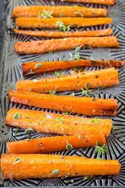 Combine carrots, water, brown sugar, butter, and maple syrup in a skillet over medium heat. Paleo Glazed Carrots Noshtastic