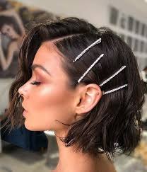 Yawmiyati Com يومياتي كوم On Instagram تسريحة شعر كاريه وويفي مع أكسسوارات هل لديك شعر مالس أ Prom Hairstyles For Short Hair Hair Styles Long Hair Styles