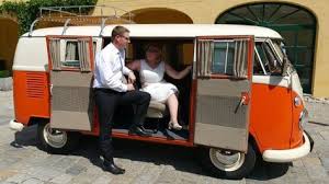 Dieser Vw Bulli Fensterbus T1 Aus Dem Jahr 1966 Fur 9 Personen Kann Bei Der Vermietung Schratzenthaller Oldtimer Verleih Oldtimer Bus Reisebus Und Hochzeit Auto