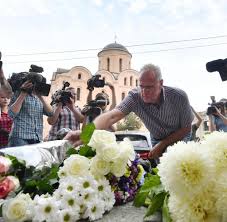 Tausende menschen zogen in amsterdam schweigend durch die stadt, um der 298 opfer zu gedenken. Vater Von Mh17 Opfern Mister Trump Sie Haben Keine Ahnung Was Liebe Ist Welt