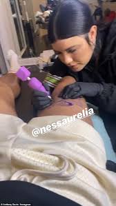 Daddy yankee, anuel aa y kendo kaponi llevan a otro nivel su éxito «don don» con remix junto a sisqó. Lebron James And Anthony Davis Reveal New Tattoos To Honor Kobe Bryant Big World Tale