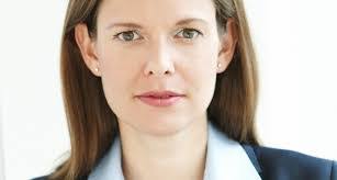 Julia Peters's Instagram, Twitter & Facebook