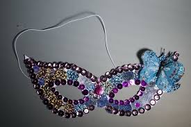 La fabrication d'un masque est une activité facile, divertissante et peu couteuse que les adultes et les enfants peuvent faire. 1001 Modeles Et Projets Incroyable A Theme Masque De Carnaval