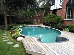100 idees options et informations utiles sur la piscine semi enterree maison piscine zenidees piscine semi enterree piscine piscine amenagement paysager