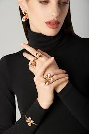 Giardini Segreti Ring: 18k Rose Gold, Three Leaves