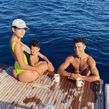 Cristiano ronaldo dos santos aveiro goih comm (portuguese pronunciation: Die Katze Von Cristiano Ronaldo Und Freundin Georgina Rodriguez Wird In Turin Von Einem Auto Angefahren Nach Welt