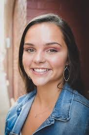 Cassandra Putnam's Instagram, Twitter & Facebook