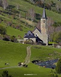 Chimenea, plaza parking, vistas a la montaña. Los 10 Lugares Imperdibles Que Ver En La Val D Aran Hotel Spa Casa Irene