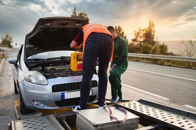 The 5 Best Roadside Assistance Companies - Mach 1 Services