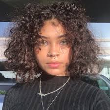 To The Side Curly Hairstyles Curly Hairstyles Using Bobby Pins Curly Hairstyles For 3b Hair Curly Hairstyles Rece In 2020 Curly Hair Styles Hair Styles Hair Vector