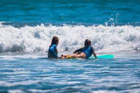 Peu importe le style que vous pratiquez, longboard, big waves ou vol du myocarde dans loco rider. Initiation Au Surf Pour Enfants Les Conseils De Nos Moniteurs Ecole De Surf Hastea