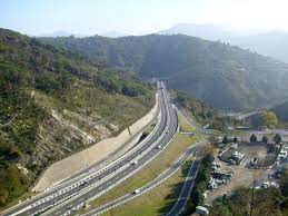 Nessun distributore segnalato su questo tratto autostradale. Datei Autostrada A12 Italia 02 Jpg Wikipedia