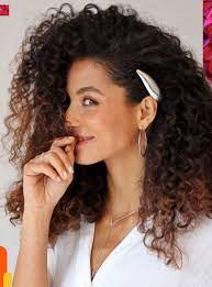30 Picture Perfect Hairstyles To Try In September Refinery29 Boucles