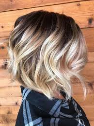 You can wear curls, braid your hair, leave it straight, make it long or short, and your appearance will be fantastic thanks to the natural gloss and golden warmth added by the simple highlighting procedure. Short Brown Hair With Blonde Highlights Blonde Ombre Kurze Haare Kurze Blonde Haare Kurze Braune Haare