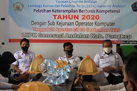Iklan operator komputer / dhia's blog: Kadis Ketenagakerjaan Kabupaten Pangkep Resmi Tutup Pelatihan Operator Komputer Lpk Generasi Andalan Lines