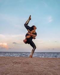 Yoga Partner Poses Friends Yoga Couple Challengepartner Acro Yogayoga Friendspartner Yoga Challenge Riva G Partner Yoga Partner Akrobatik Acro Yoga