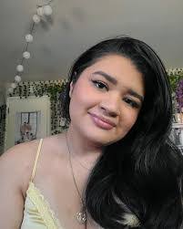 Rebecca Bustos's Instagram, Twitter & Facebook