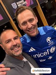 Here's part one of some more GREAT photo's for all to enjoy. 🎩😎💘🎶🎤🎸