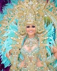 Divina Asi Lucio S M Ana Victoria Castillo De Bello Reina De Calle Arriba De Las Tablas Para Los Culecos D Carnival Outfits Carnival Fashion Samba Costume