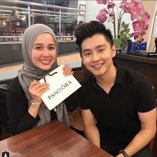 Malah ada meminta saya 'bersunat' terlebih dulu kalau mahu berkawan dengan emma maembong, katanya. Video Bercinta Dengan Emma Maembong Ke Soalan Cepu Mas Zizan Buat Alvin Chong Di Ig Live Kisah Dunia