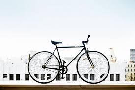 Black And White Bike Frame Matte Black Bike Frame And Pure White Wheels With Gold Hubs Classy Purefix Fixedgear Bikeporn Black Bike Bike Frame Fixie