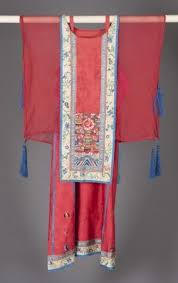Lot 405 Late 19th Early 20th Chinese Antique Silk Robe Estimate 200 400 Chinese Antiques Silk Robe Chinese Embroidered