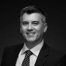 Sara Batt's Instagram, Twitter & Facebook