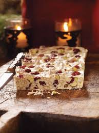 Carres Au Chocolat Blanc Aux Canneberges Et Aux Pistaches Ricardo Recipe Bark Recipe Pistachio Bark Desserts