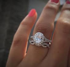 Pin By Camille On Put A Ring On It Unique Engagement Rings Wedding Rings Oval Halo Engagement Ring Sets