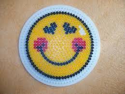 Smiley Yeux En Cœur En Perles Hama Strijkkralen Emoji Strijkparels Smiley Patronen
