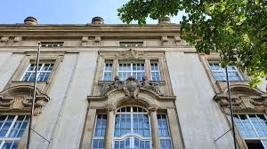 Der blaue reiter im lenbachhaus in münchen umfasst die weltweit größte sammlung von kunstwerken der malergruppe blauer reiter um wassily kandinsky, franz marc, gabriele münter, alexej jawlensky und marianne von werefkin. Fotoausstellung Ausstellungen In Munchen